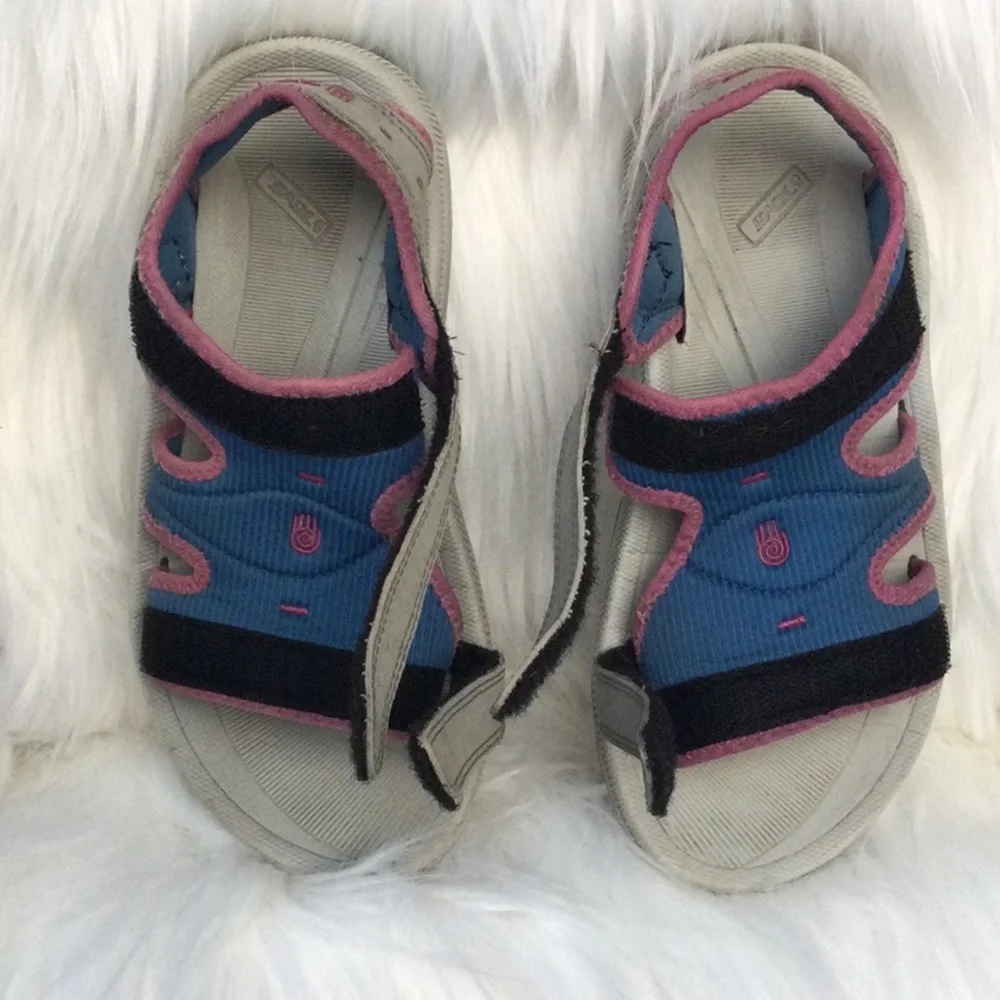 Teva Youth Water Shoe Size 2